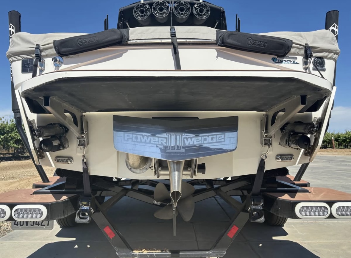 2022 Axis Wake T220 Icon